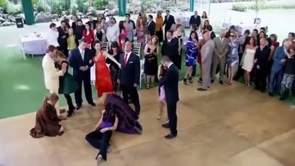 Fina intenta matar a Renata y Roberta lo impide _ Cuando me enamoro