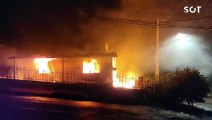 Incêndio de grandes proporções atinge residência no Bairro Paraná, em Corbélia