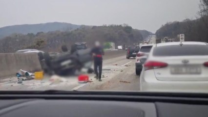 중부고속도로 호법분기점 인근 차량 3대 추돌...2명 숨져 / YTN