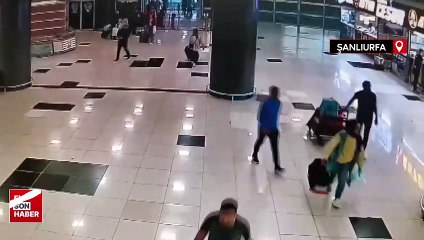 Télécharger la video: Şanlıurfa Şehirler Arası Otobüs Terminali’nde borç-alacak kavgası