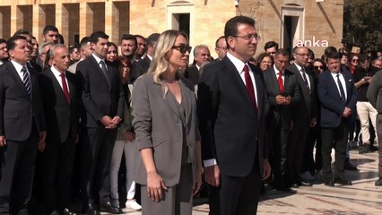 Ekrem İmamoğlu, ilçe belediye başkanlarıyla Atatürk'ün huzuruna çıktı: 'Kurduğunuz CHP'yi 1. parti yapmanın gururunu yaşıyoruz'