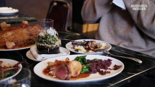 An American tourist and a local find the best Sunday roast in London