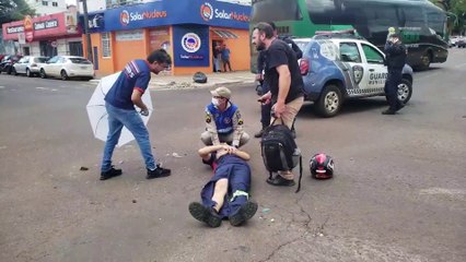 Motociclista fica ferido ao ser atingido por Van da Saúde de Ouro Verde