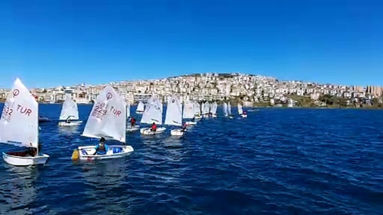Yelkenci küçükler kıyasıya mücadele etti