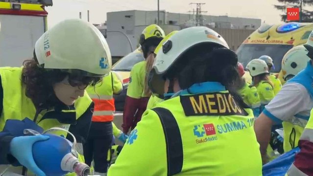 Tres muertos y dos heridos graves en el aparatoso choque entre un coche, una furgoneta y un autobús en Leganés