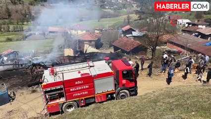 Kastamonu'da Ahşap Evde Çıkan Yangın Büyüyerek Bitişiğindeki Yerlere Sıçradı
