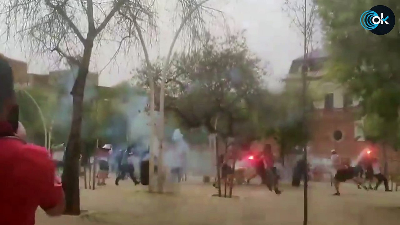 Vergonzoso: batalla campal entre radicales del Athletic y del Mallorca en el centro de Sevilla