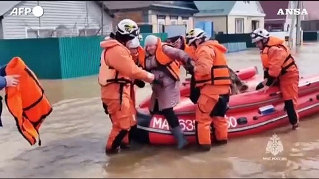 Russia, crolla una diga negli Urali: almeno 3 morti e 4mila evacuati