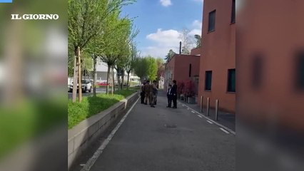 Milano, urla "assassini" a due ebrei ortodossi: i militari lo bloccano