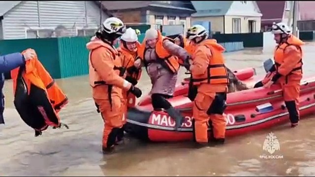 Casi 4.500 evacuados en Rusia por inundaciones por la rotura de una represa en los Urales