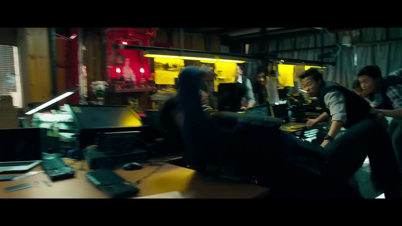 A clip of Donnie Yen fighting the police  Kung Fu Jungle