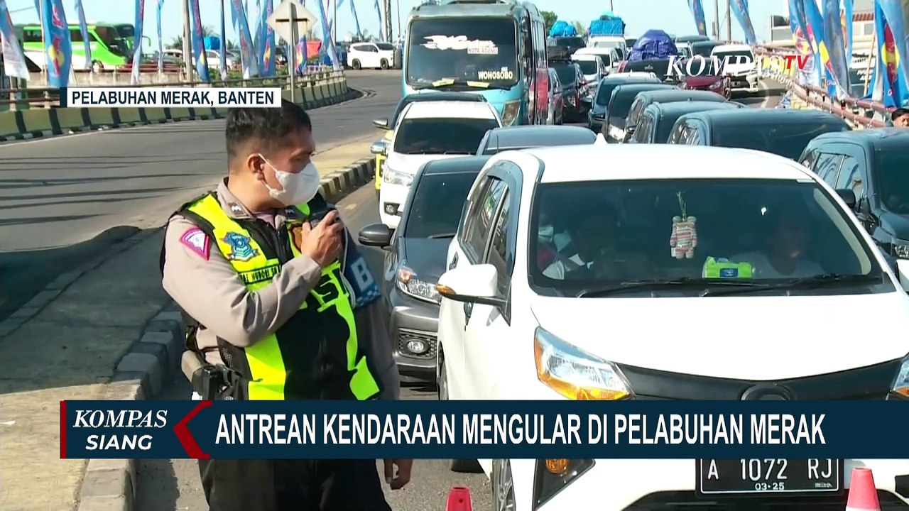 Antrean Kendaraan Pemudik Mengular di Dermaga Eksekutif Pelabuhan Merak