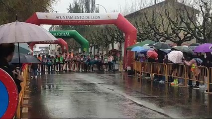 Salida de la Peque media maratón de León