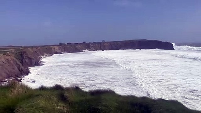 عاصفة كاثلين تضرب إيرلندا برياح قوية