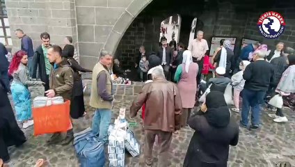 Tarihi mekânların önünde işportacı tezgâhları!