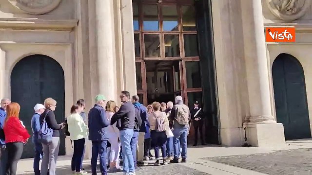 Montecitorio a porte aperte , ecco la fila dei visitatori per visitare la Camera dei Deputati