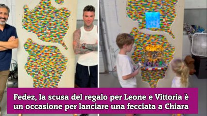 Fedez, la scusa del regalo per Leone e Vittoria è un occasione per lanciare una fecciata a Chiara