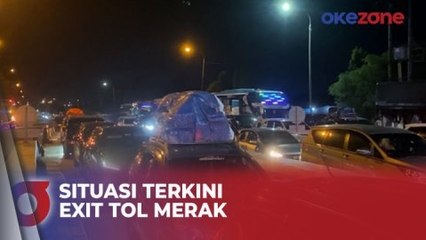 Malam Ini, Antrean Kendaraan Pemudik Masih Mengular di Exit Tol Merak