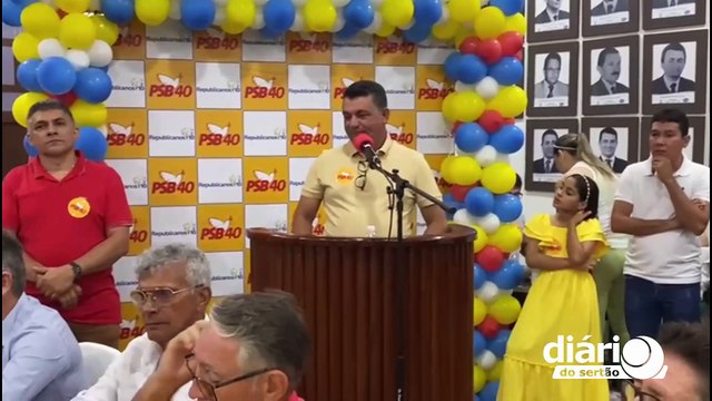 Luiz Claudino oficializa pré-candidatura em São João em evento de filiação do PSB e Republicanos