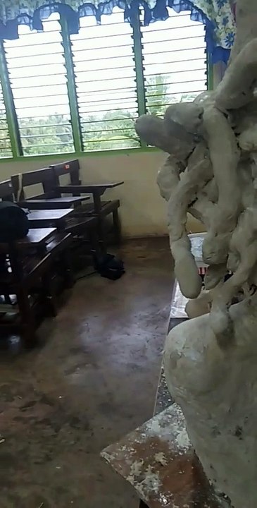 statue