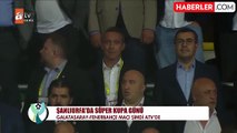 Fenerbahçe sahadan çekildi! Süper Kupa maçı tatil edildi mi? GS-FB derbisi neden iptal oldu?