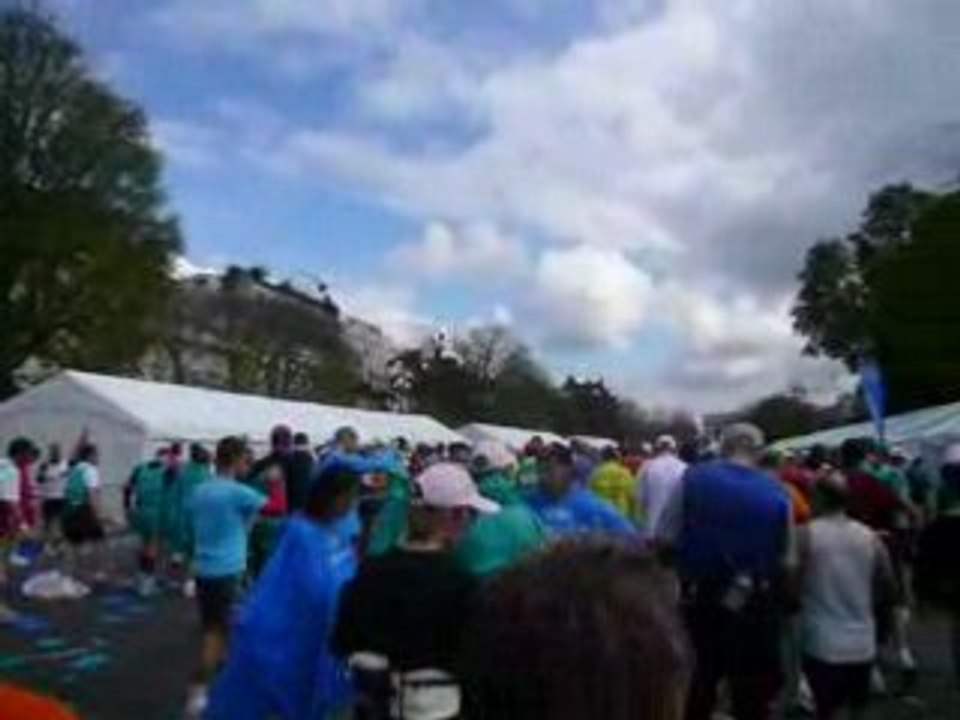 Marathon Paris 2008 - après la ligne d'arrivée