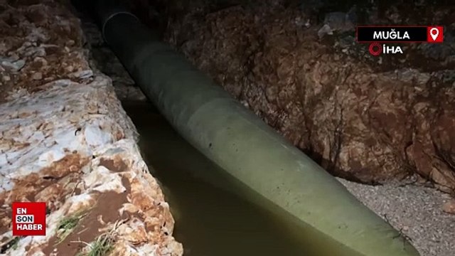 Bodrum'da ana isale hattı patladı, tazyikli su metrelerce havaya yükseldi