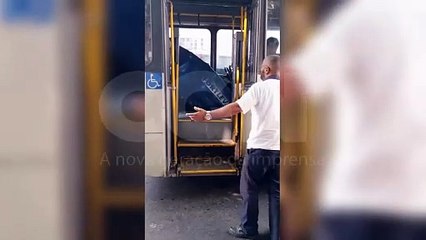 Passageiro é barrado ao tentar embarcar com caixa-d'água em ônibus