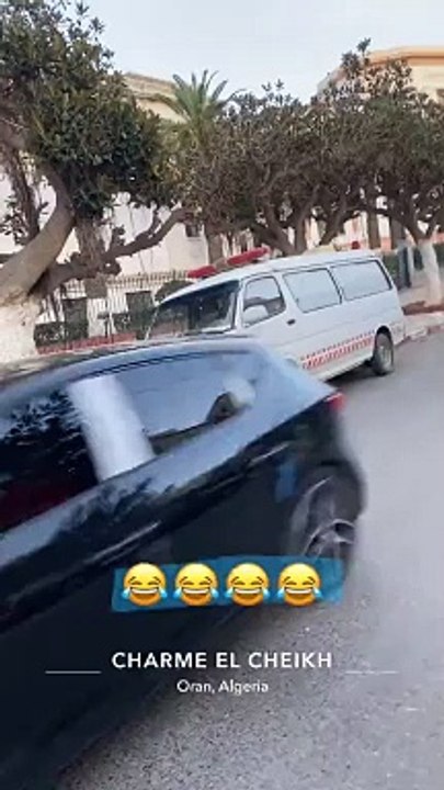 sabot ambulance wahran oran عند وصول المهاجرين إلى الجزائر ميناء الجزائر مرسيليا لا جولييت وهران سكيكدة عنابة بجاية قارب الجزائر العبارات كورسيكا لينيا نقل الأمتعة فان الجمارك الشرطة الدرك port d'alger en pa