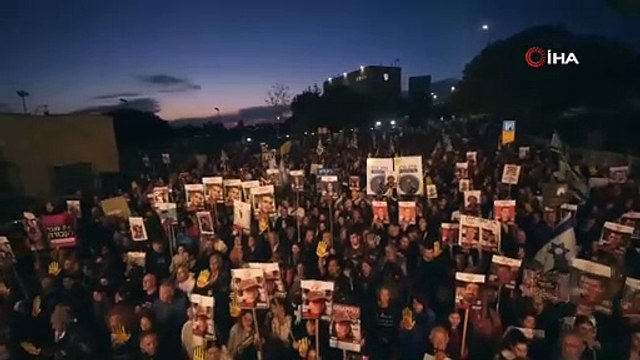 Binlerce Netanyahu karşıtı yahudi İsrail Meclisi'nin önünde toplandı!