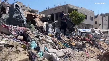 مشاهد للدمار الكبير في خان يونس مع إعلان الجيش الإسرائيلي سحب قواته من المنطقة