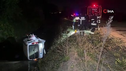 Kocaeli'de hafif ticari araç su kanalına uçtu: 1 yaralı