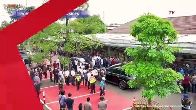 Potret Presiden Jokowi Cek Arus Mudik Lebaran 2024 di Stasiun Pasar Senen, Sapa Pemudik dalam Kereta