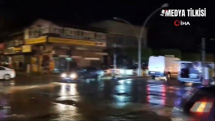 Hatay'da Elektrik Direğine Yıldırım Düşme Anı Kamerada!