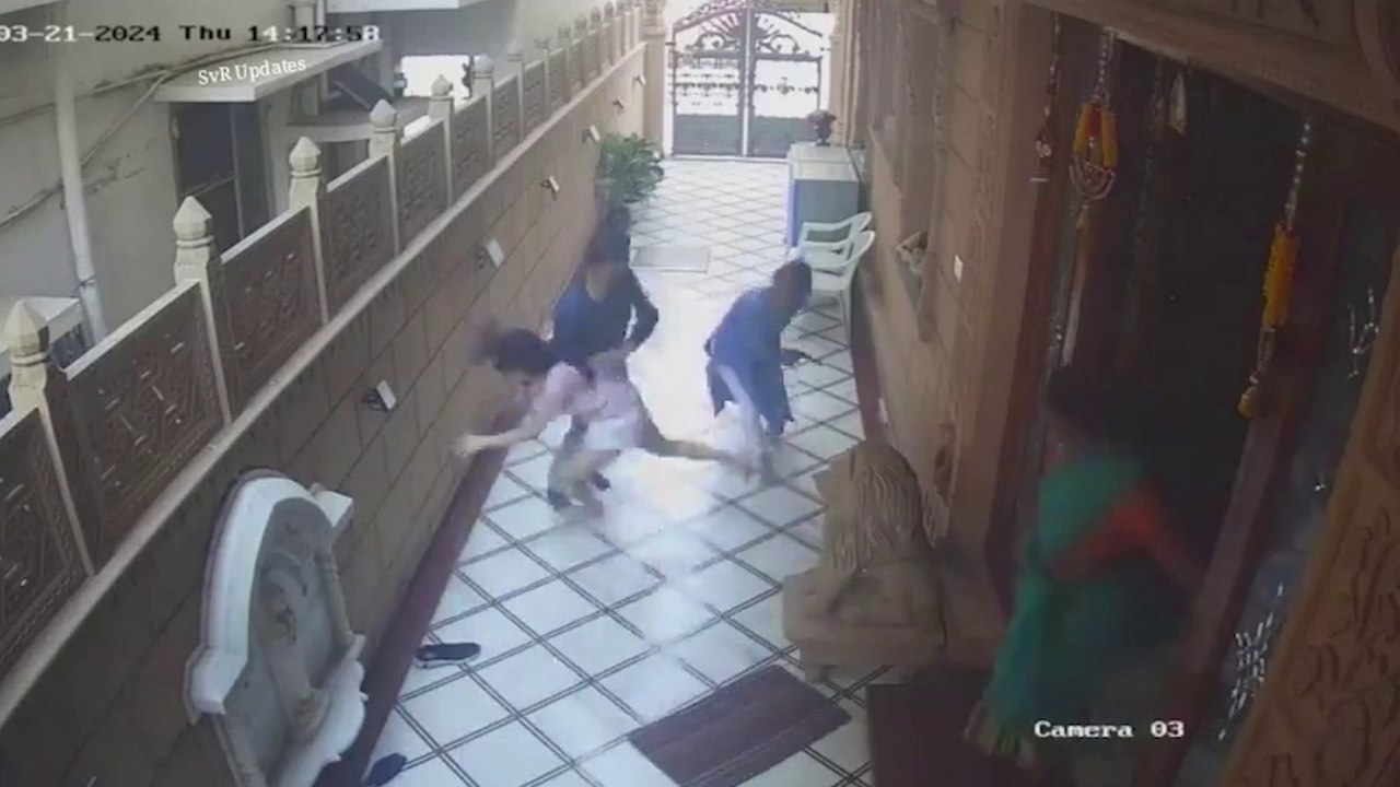 Mutter und Tochter vereiteln Raubversuch durch Abwehr eines bewaffneten Mannes