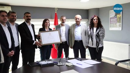 Diyarbakır'da eşbaşkanlar mazbatalarını aldı