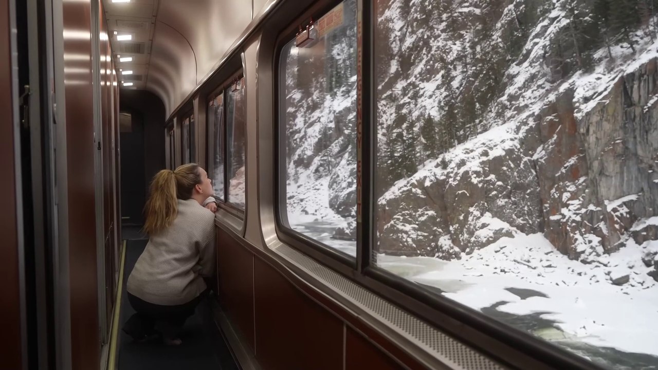 A 52-HOUR SLEEPER TRAIN RIDE BETWEEN SAN FRANCISCO AND CHICAGO ON AMTRAK