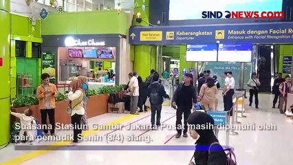 Arus Mudik Stasiun Gambir Masih Ramai Siang Ini