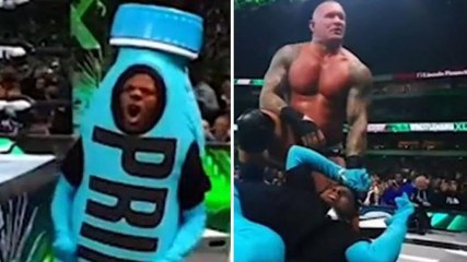 IShowSpeed irrompe a Wrestlemania travestito da bottiglia: Randy Orton lo manda ko