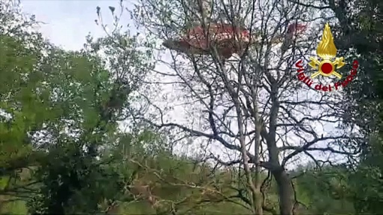 Mezzane, precipitano in una scarpata con il quad: il recupero con l'elicottero dei vigili del fuoco