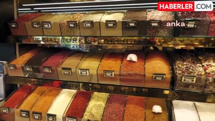 Eminönü'ne Bayram Alışverişine Gelen Gurbetçi: "Orada Açlıktan Ölen Yok. Hans'ın Bebesi Doyuyor da Niye Kemal'in Bebesi Doymuyor"