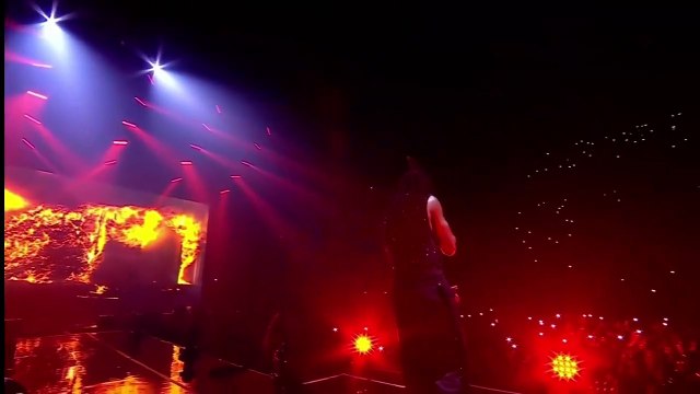 Gazo chante son tube Die en live à Bercy