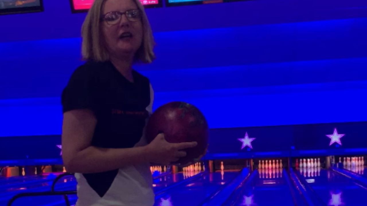 Blooper turns into blockbuster as mom's hilarious bowling fail scores her a STRIKE!