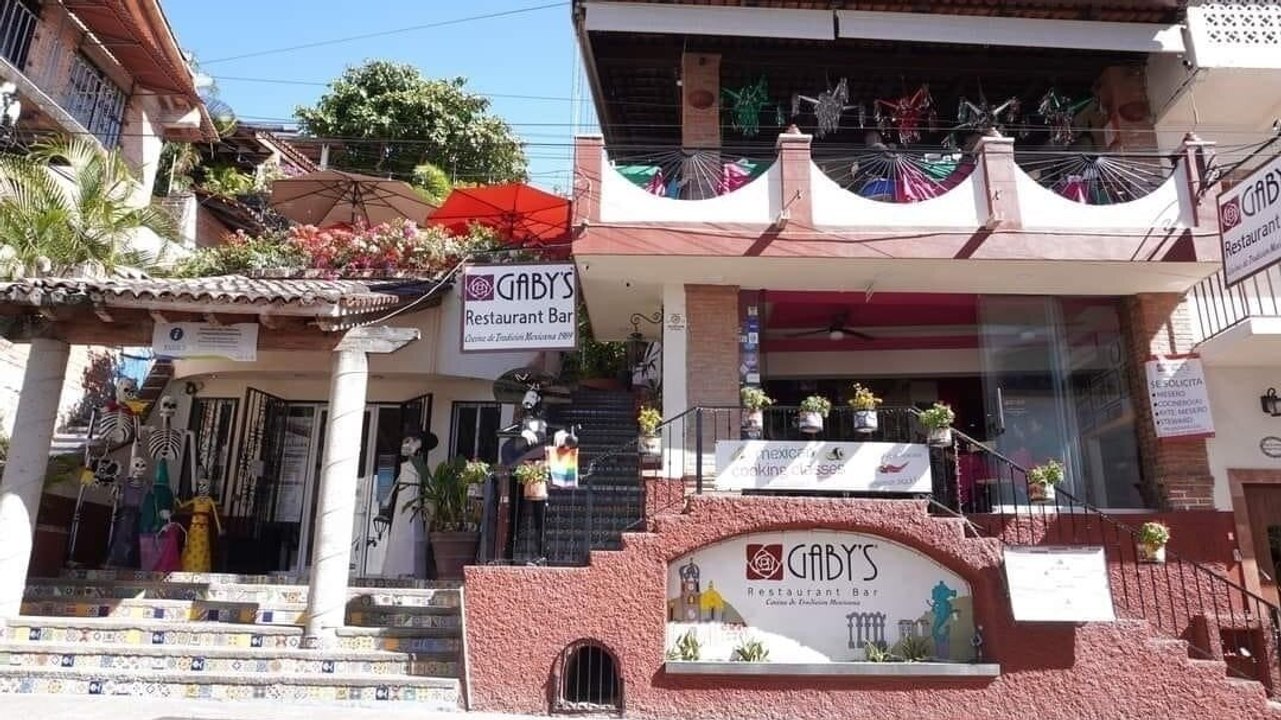 Estadounidenses buscan cerrarle restaurante a chef mexicano por poner música de mariachi