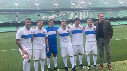 Los jugadores posan en el Villamarín