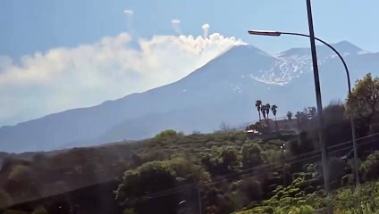 Volcano blows smoke rings