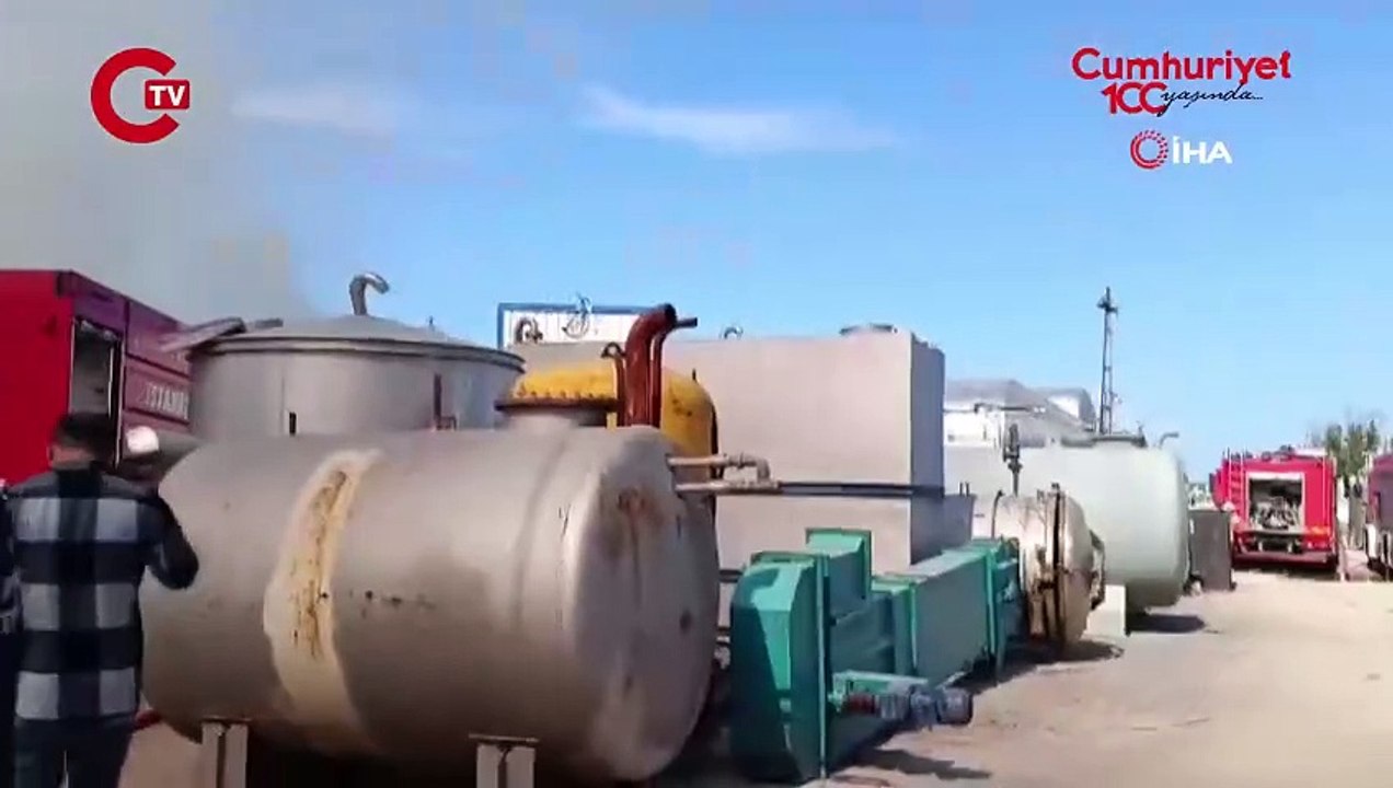 Pendik’te yediemin otoparkında yangın: Alevler araçlara sıçradı!
