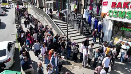İstanbul'da ucuz baklava kuyruğu! Yoğunluk havadan görüntülendi