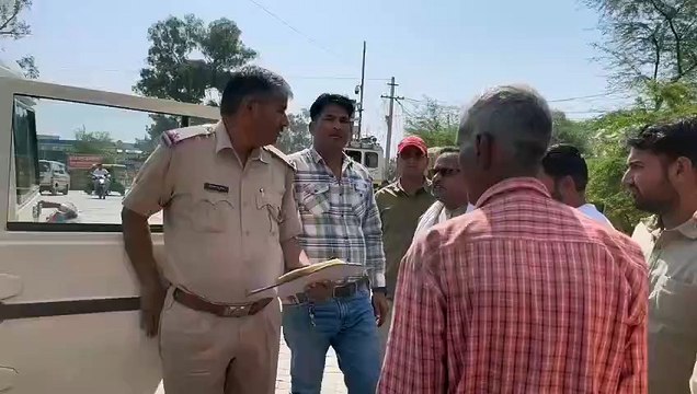 पानी की छींटे पडऩे पर हंगामा, तीन लोगों को पीट-पीट कर किया घायल
