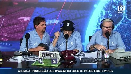 Silvio Luiz passa mal na transmissão do Paulistão na Record e sai de cadeira de rodas